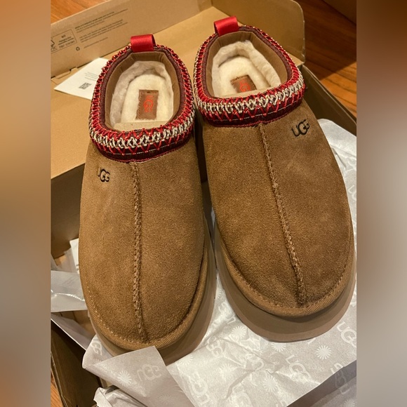 *SOLD* UGGs Tazz (size 8) in Chestnut - Picture 5 of 6